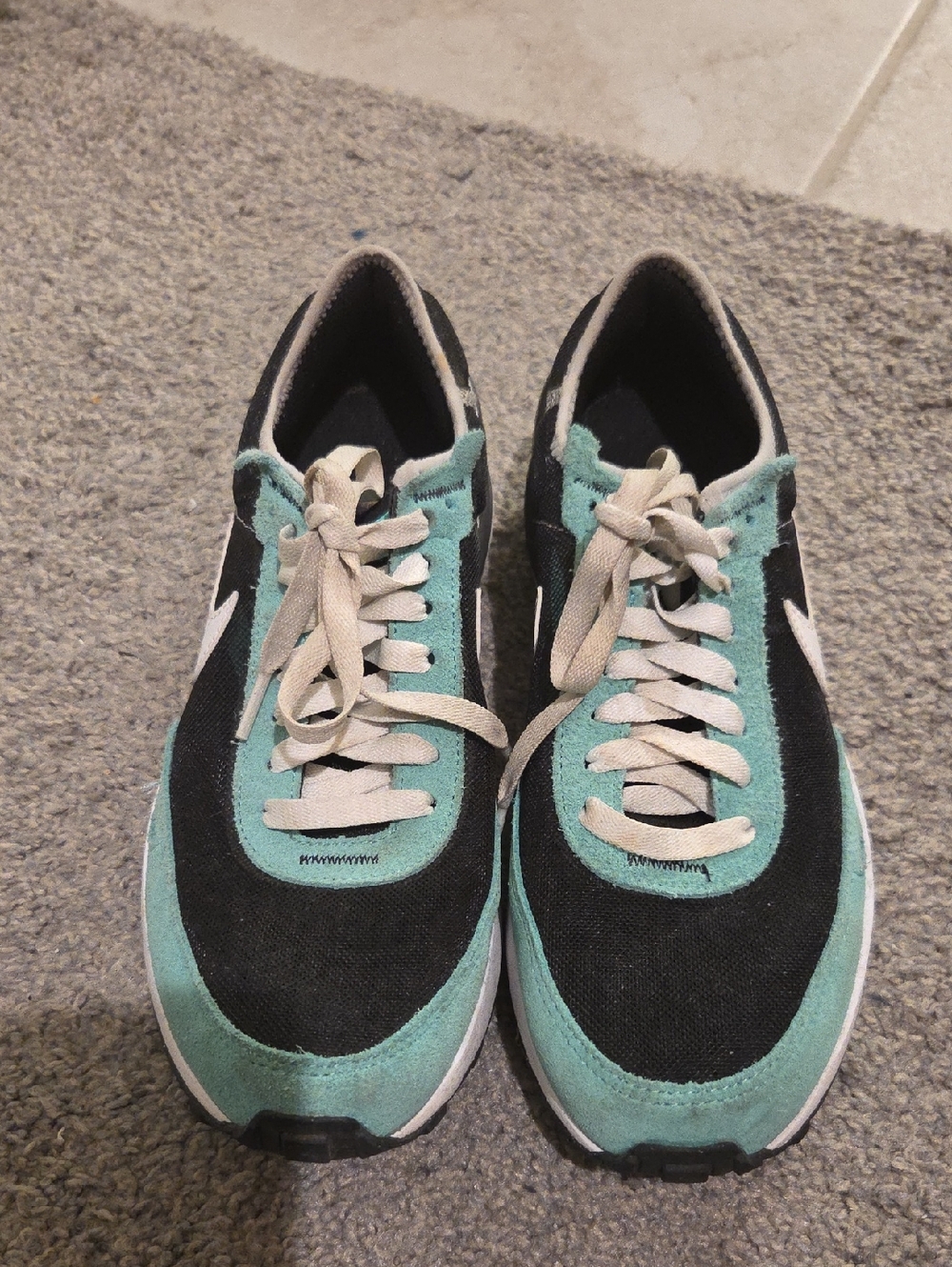 Nike Youths Black and Teal Retro Sneakers